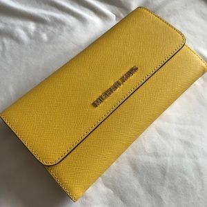 Michael Kors Tri Fold Wallet